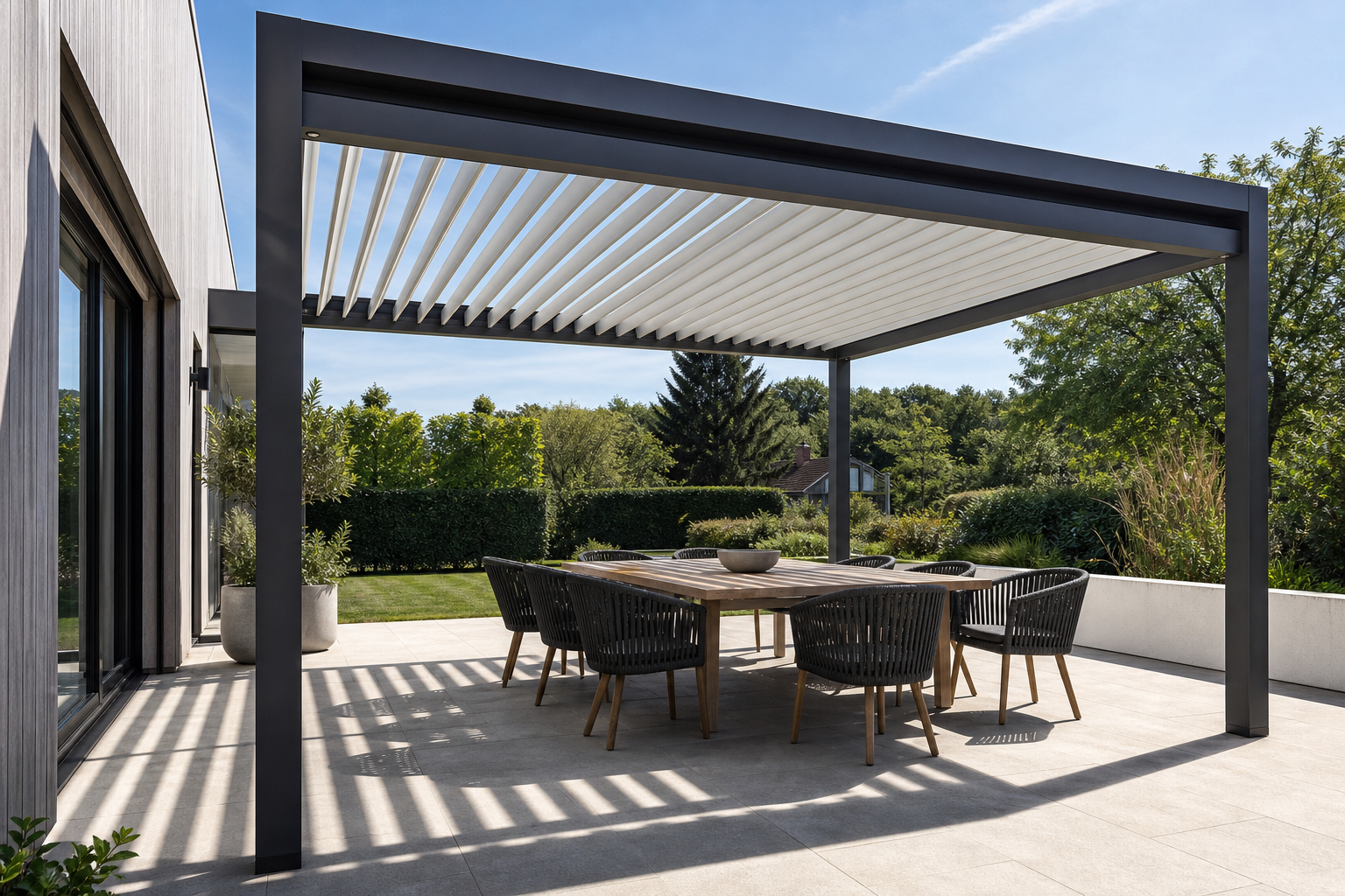 Reguleeritavate lamellidega pergola